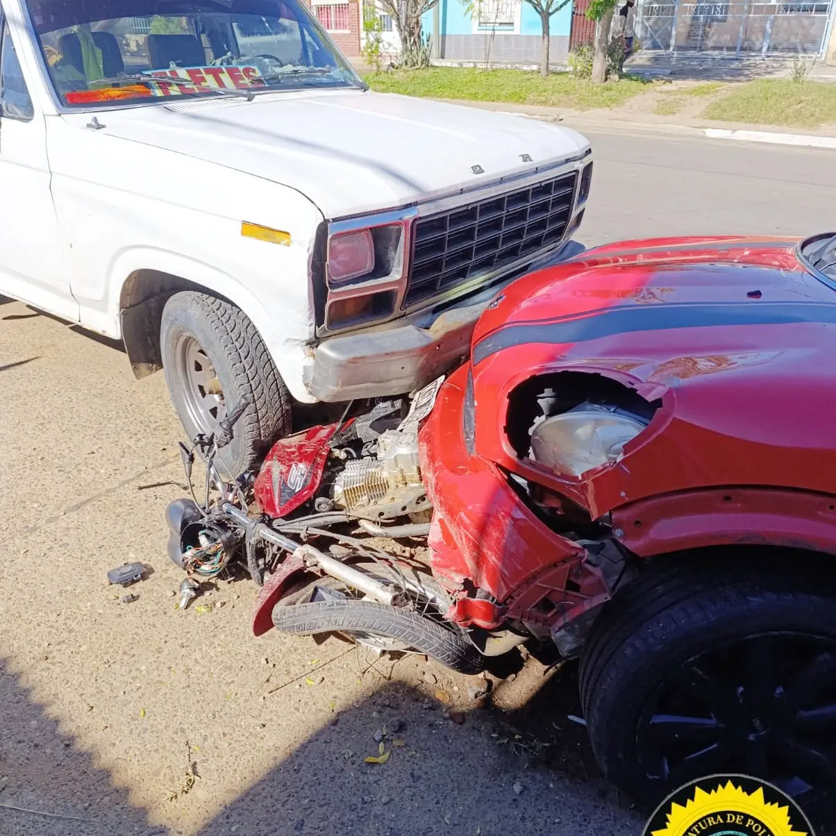 Un motociclista fue colisionado por un automóvil conducido por un hombre alcoholizado