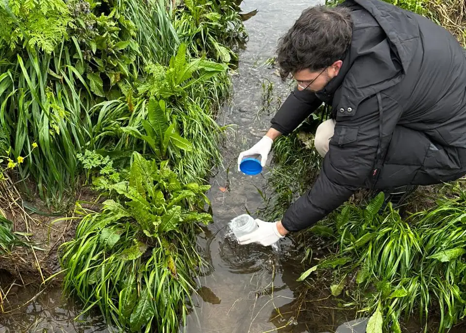 Crespo refuerza su política ambiental con monitoreos hídricos y mejoras en la red cloacal