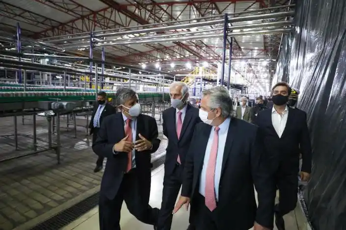 Fernández y Kicillof en Luján: Cervecería de capitales chilenos anunció inversión por más de $4.500 millones