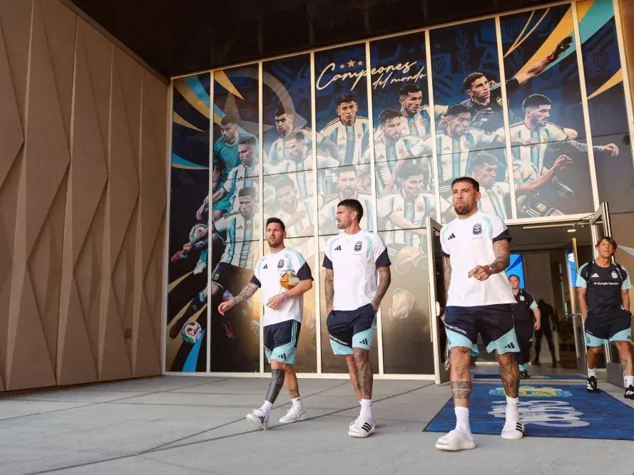 Con buenas noticias en cuanto a los lesionados, la Scaloneta realizó su segundo entrenamiento en Kansas City. Foto:AFA