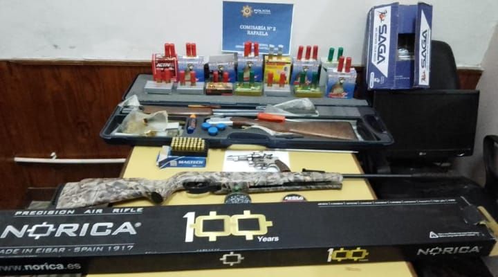 Importante secuestro de armas en Santa Fe: detenidos y menores trasladados
