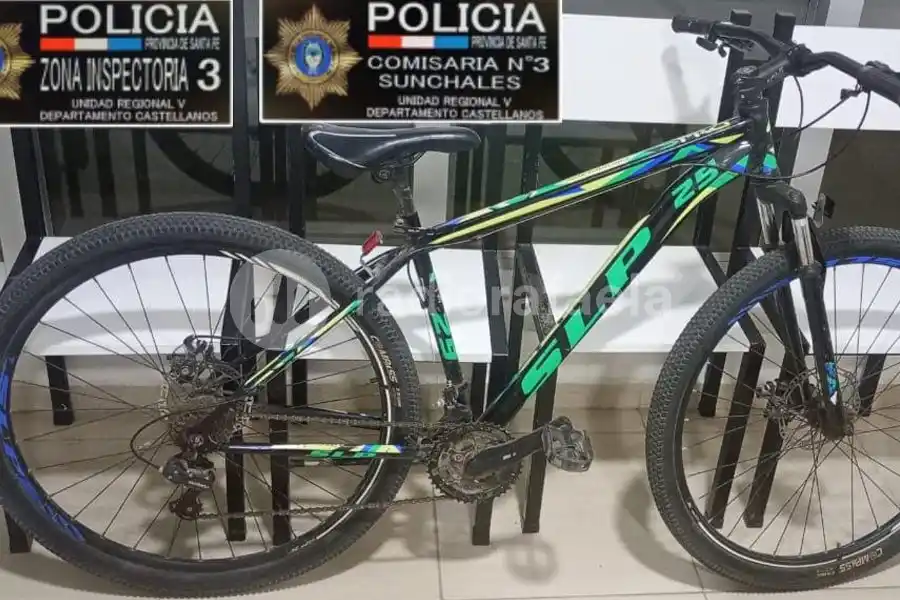 Fue en bici a la escuela y, al mediodía, ya no estaba donde la dejó
