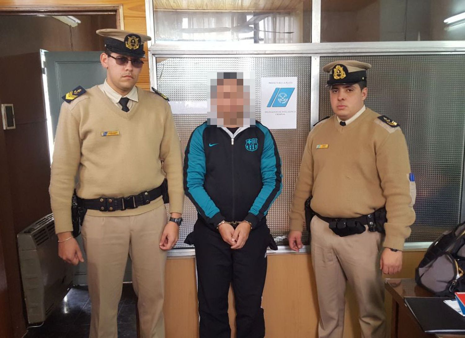 Un marino fue a hacer un trámite y lo detuvieron: Tenía pedido de captura por abuso sexual