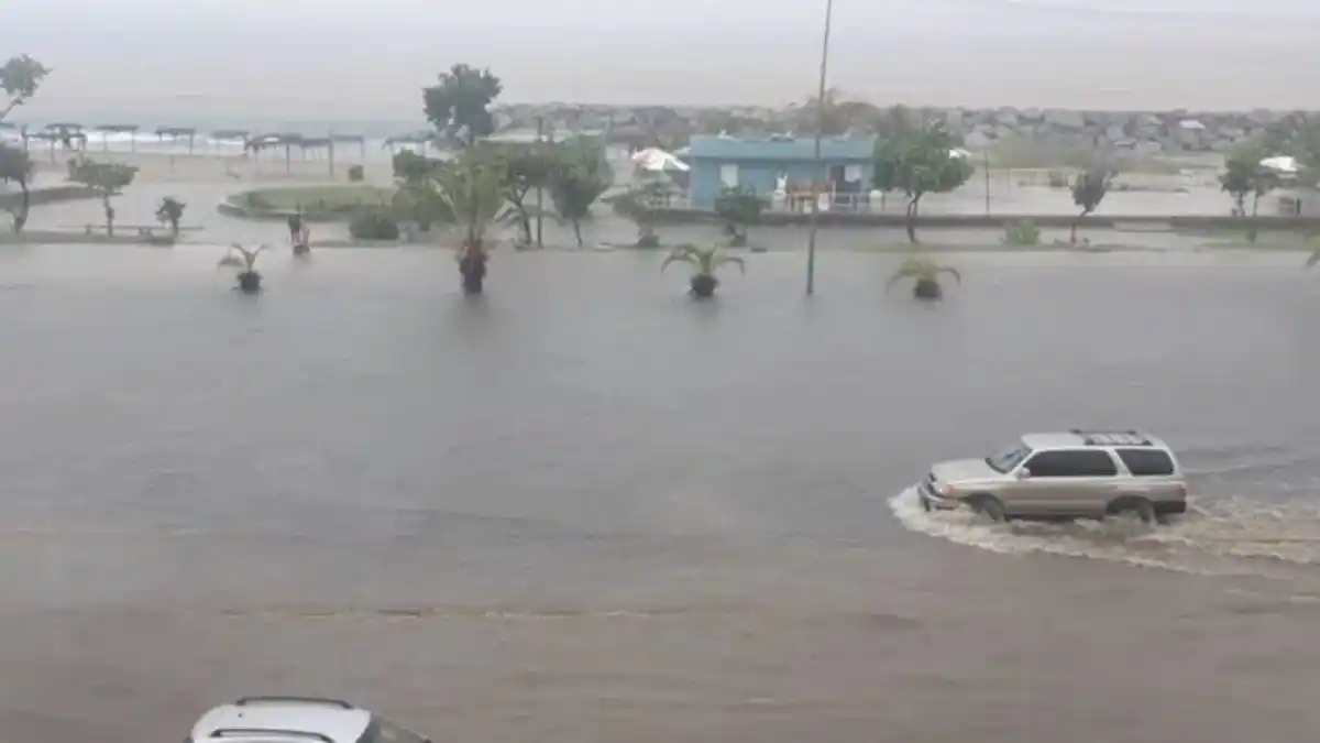 VARGAS NO SALE DE UN SUSTO: fuertes lluvias aumentaron caudales de ríos en varias zonas de La Guaira (+ videos)