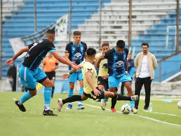 Escándalo en Jujuy: suspendido el partido entre Gimnasia y Madryn por amenazas al árbitro