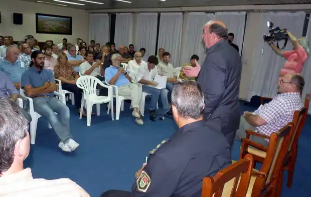La comunidad planteó necesidades  a un jefe de la policía provincial