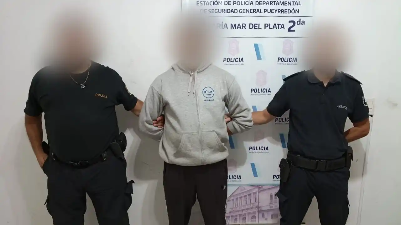 Discusión tras un choque terminó con un auto dañado y un hombre detenido