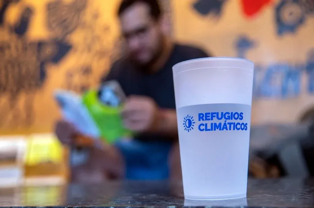 Este programa, de tres años de duración, se enfoca en monitorear el uso y la eficacia de los refugios climáticos, generando información clave para su mejora continua. Foto: Gentileza.