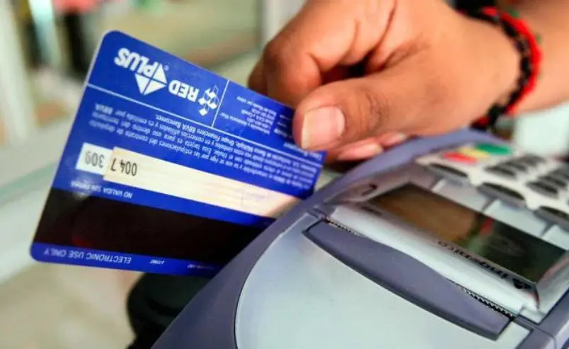 Sufrió compras en dólares con su propia tarjeta de crédito