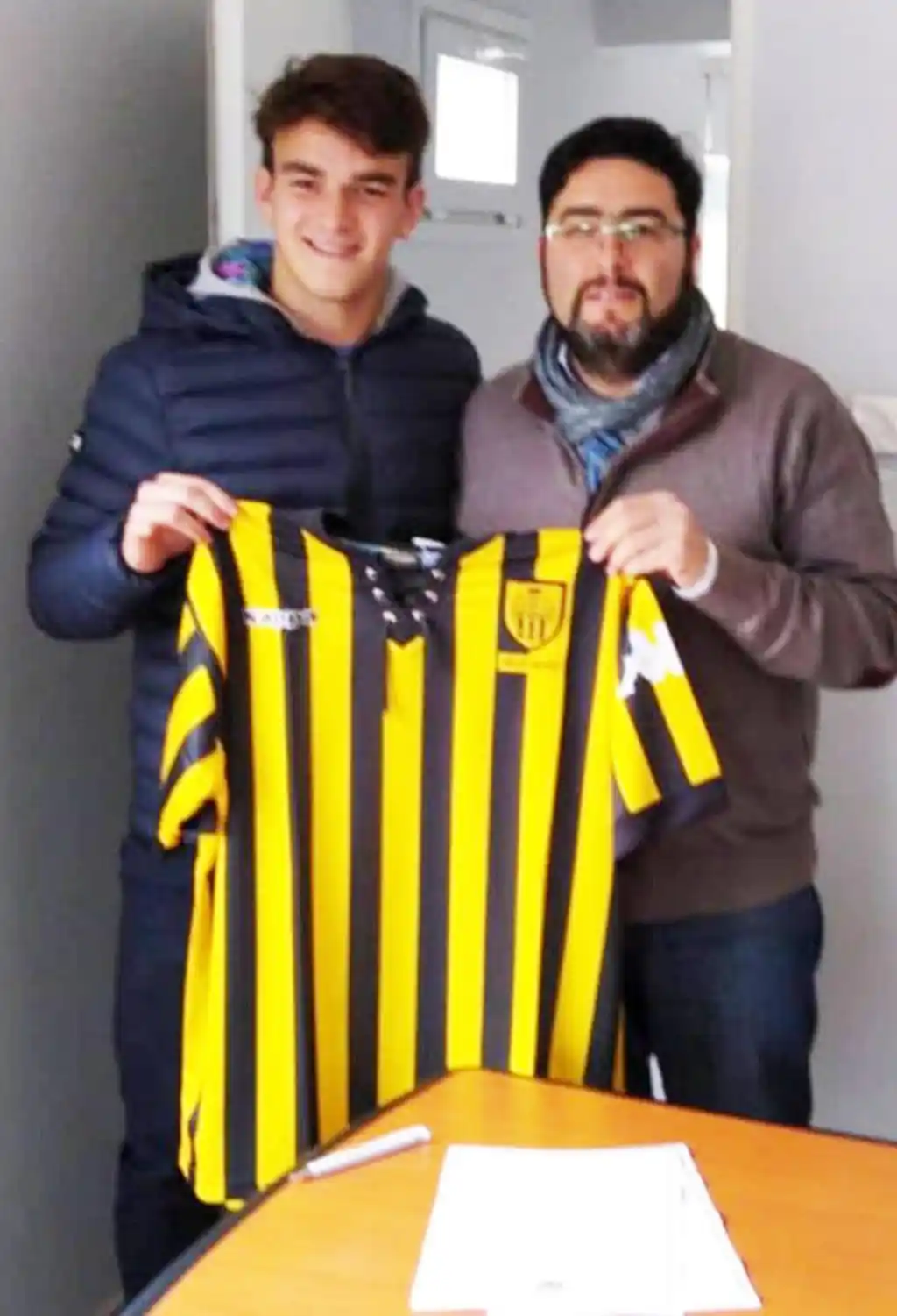Depietri firmó su primer contrato en Santamarina