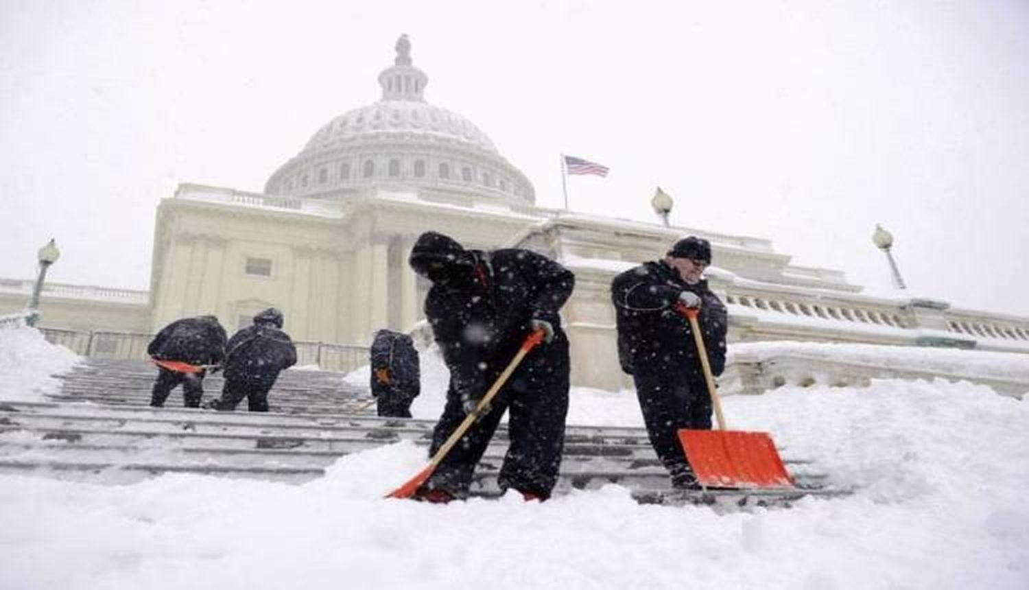 NEVADA EN EE.UU. deja al menos 500 mil hogares sin electricidad