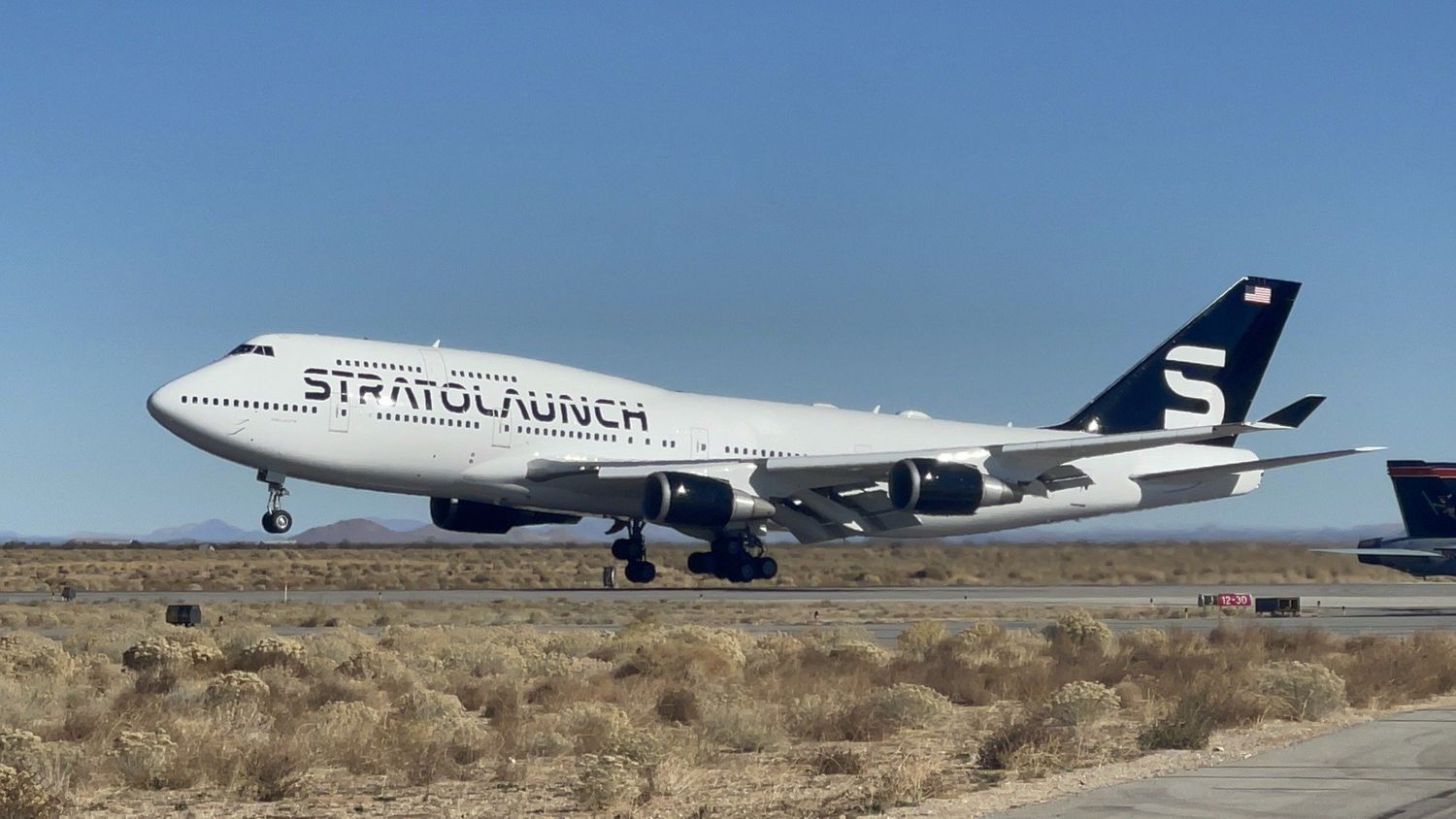 El Boeing 747 de Stratolaunch realizó su primer vuelo de prueba que lanzará vehículos hipersonicos