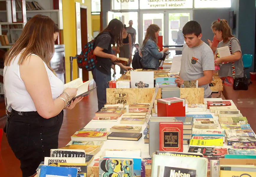 Suelta de libros. Para promover la lectura