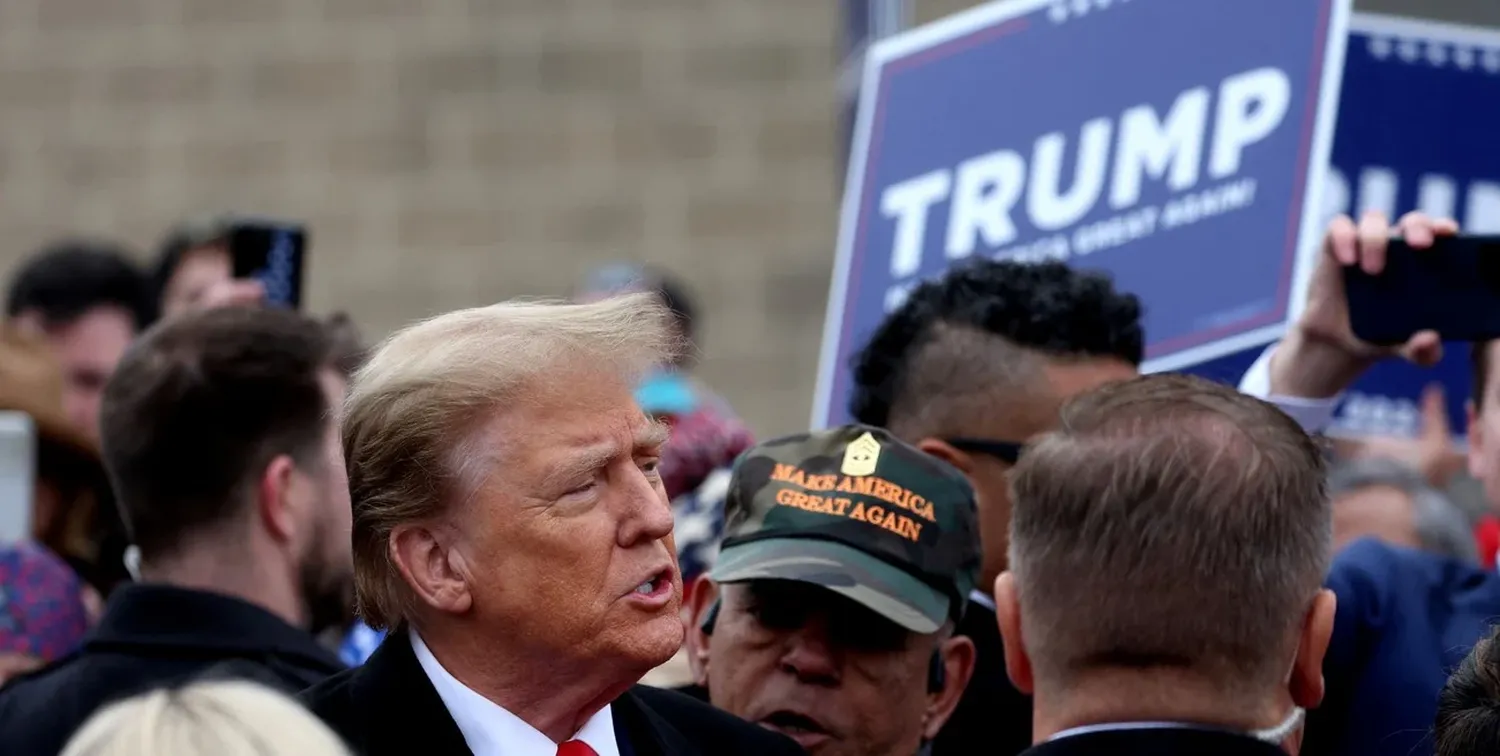 Mientras, Trump afrontaba en la jornada las elecciones primarias de su Partido Republicano en el estado New Hampshire. Foto: Reuters