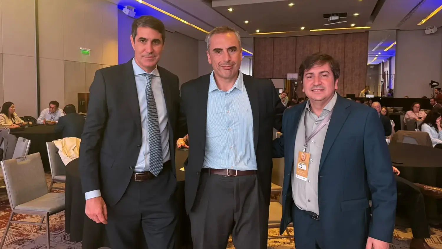 El presidente de OSSE, Ing. Tomás Amato, junto a Germán Sturzenegger, jefe de la División de Agua y Saneamiento del BID, y el Cr. Pablo Ferreri, presidente de OSE, Uruguay.