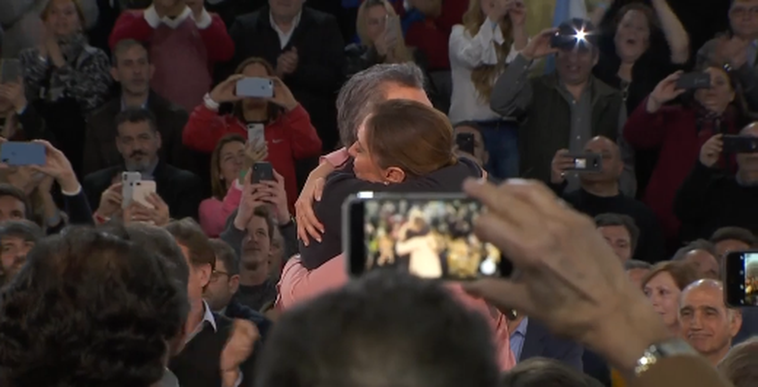 Macri, emocionado, cerró la campaña bonaerense oficialista con Vidal en Vicente López