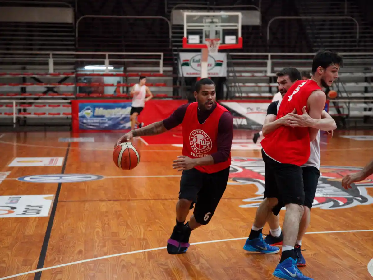 Los “Halcones Rojos” salen a escena