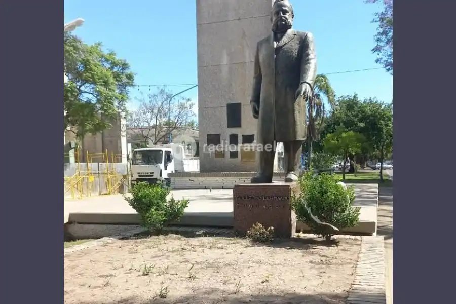 Monumento a Guillermo Lehmann