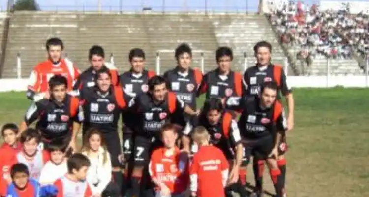 Fútbol. Mitre recibe a Las Palmeras