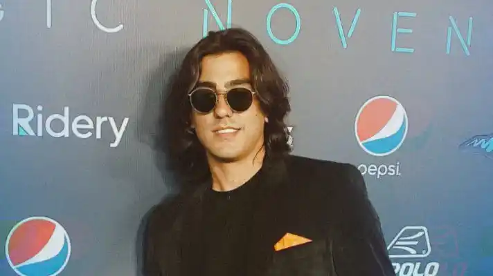 ¡Qué pena! A este cantante venezolano también se le olvidó el Himno Nacional