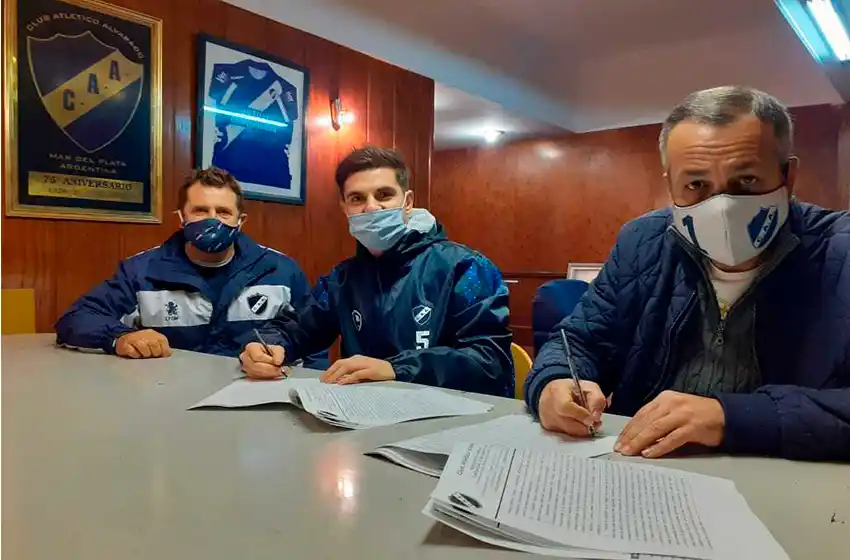 Alvarado sumó un lateral izquierdo