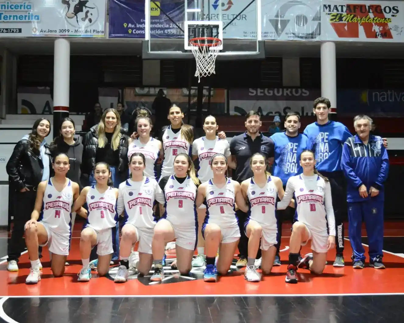 El equipo de Peñarol que jugó en el "José Martínez".