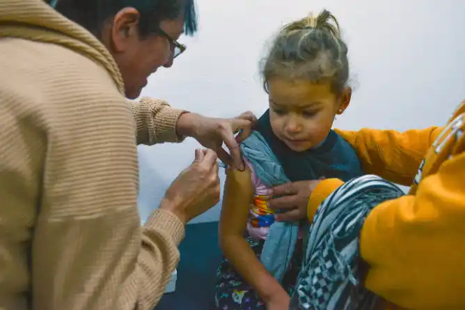 Se insta a la comunidad a completar el Calendario Nacional de Vacunación en el Hospital Municipal