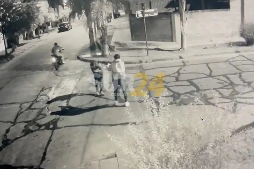 Video: un ladrón fue asesinado por un  policía cuando intentó robarle