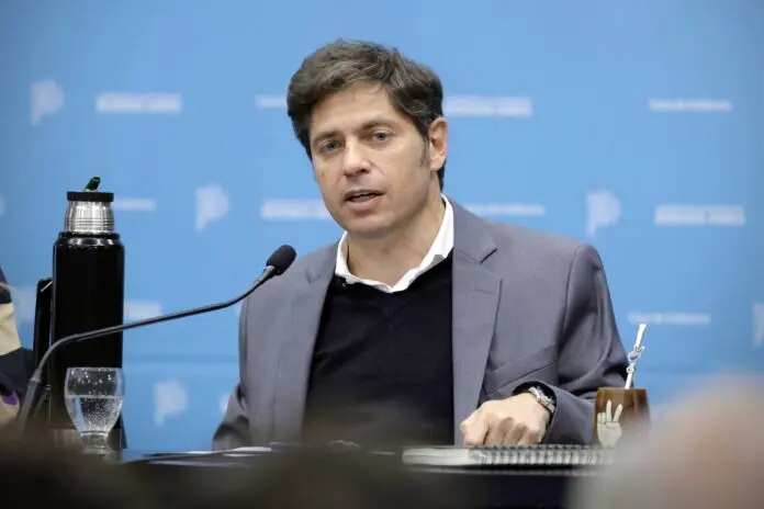 El gobernador Axel Kicillof en conferencia de prensa.