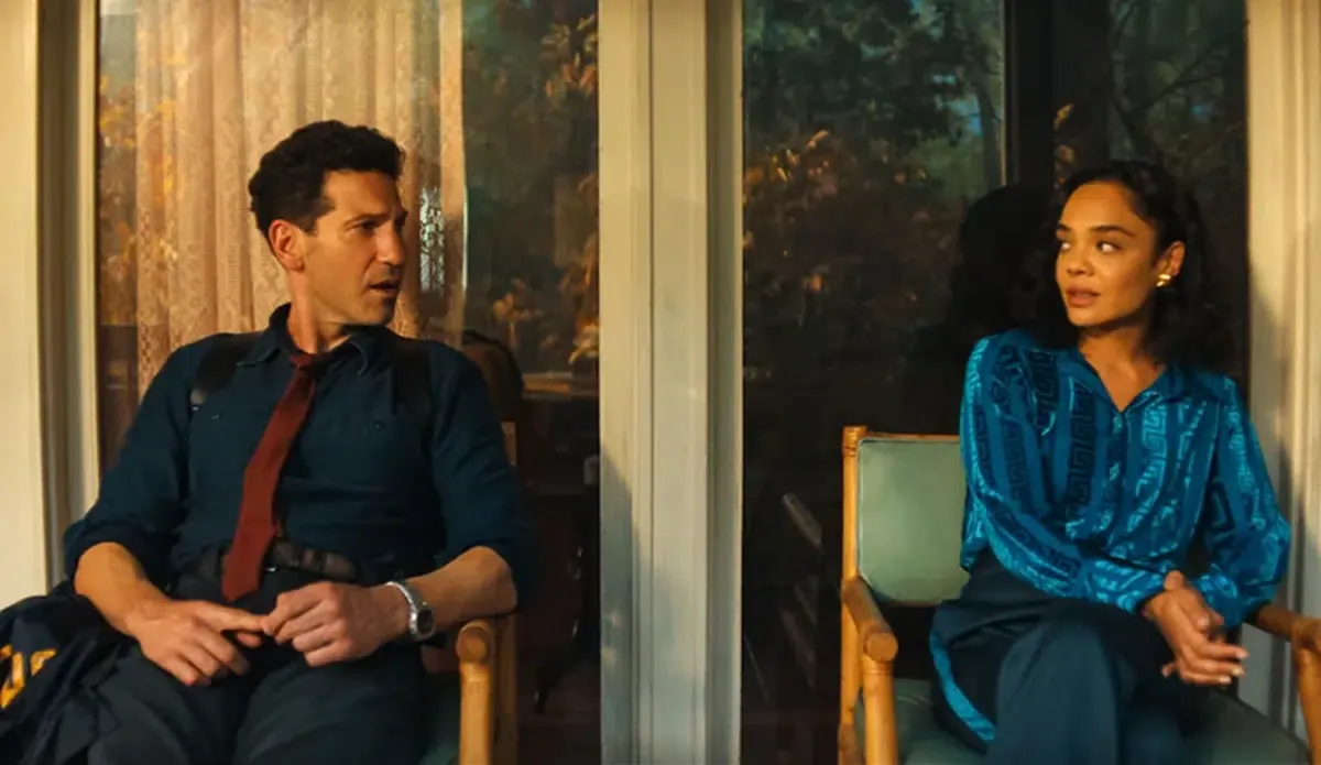 Jon Bernthal y Tessa Thompson, los actores protagonistas de la serie.