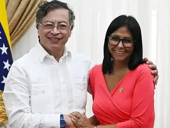 Gustavo Petro y Delcy Rodríguez.