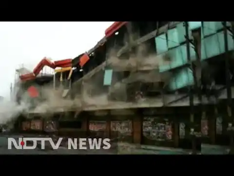 Cuatro personas murieron al demoler un centro comercial en la India