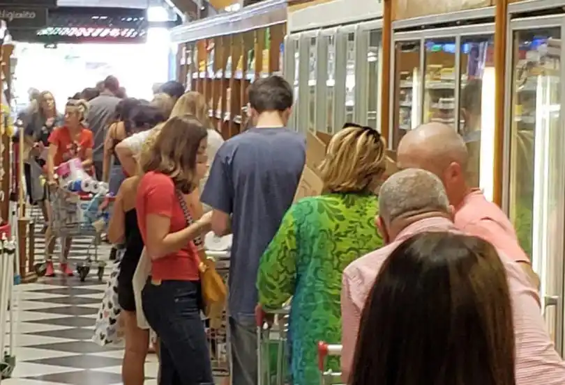 Los supermercados de Tandil desbordados de gente