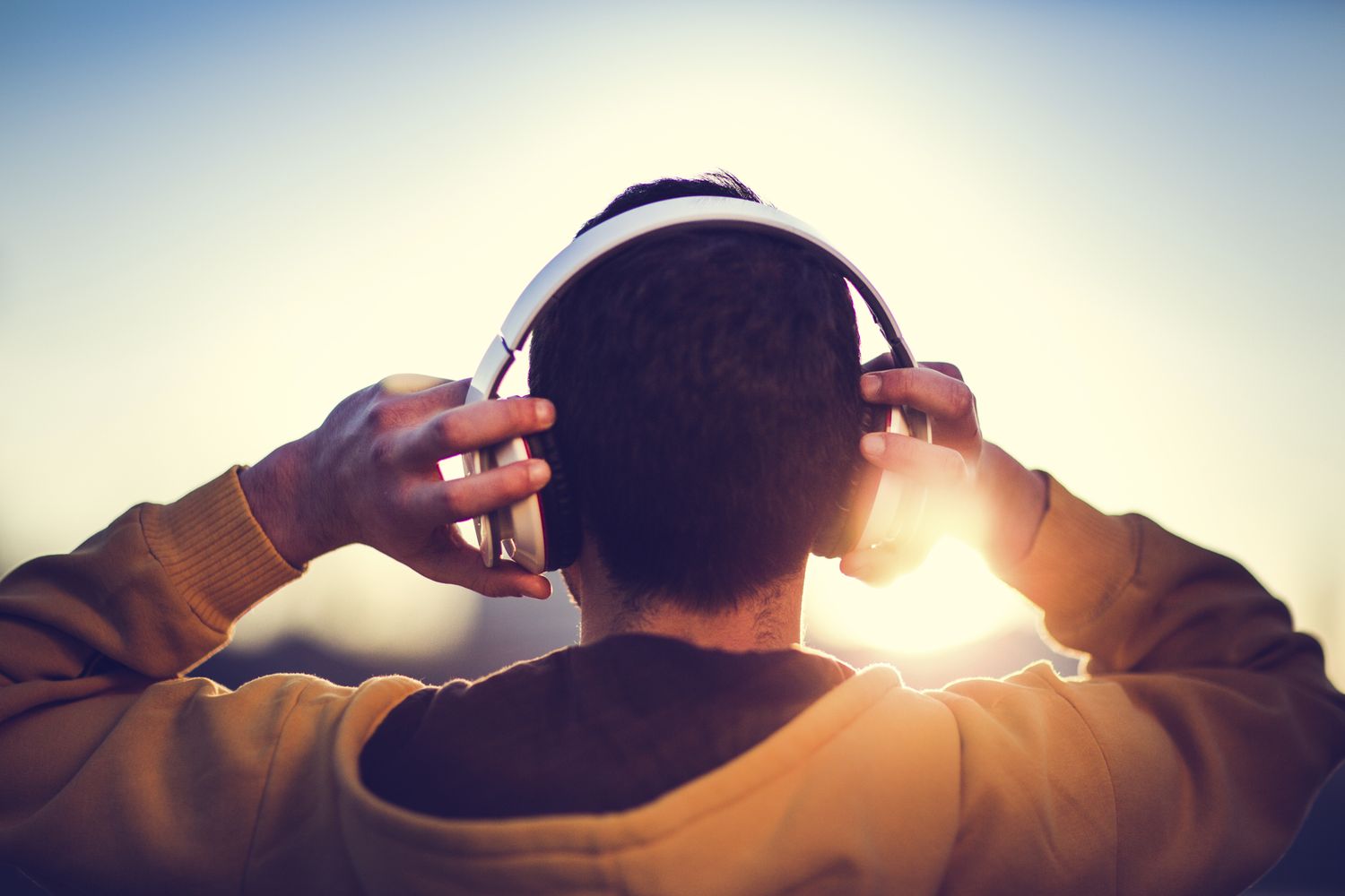 Más de la mitad de los jóvenes reconocen escuchar música a un volumen fuerte