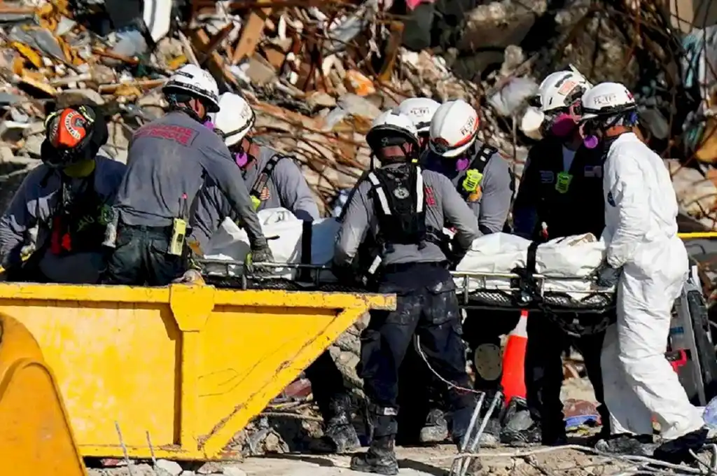 Hallan cuerpos en Miami y las víctimas se elevan a 94