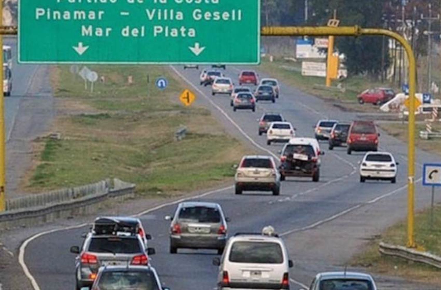 Intenso tránsito hacia la costa por autovía 2 en el inicio de febrero