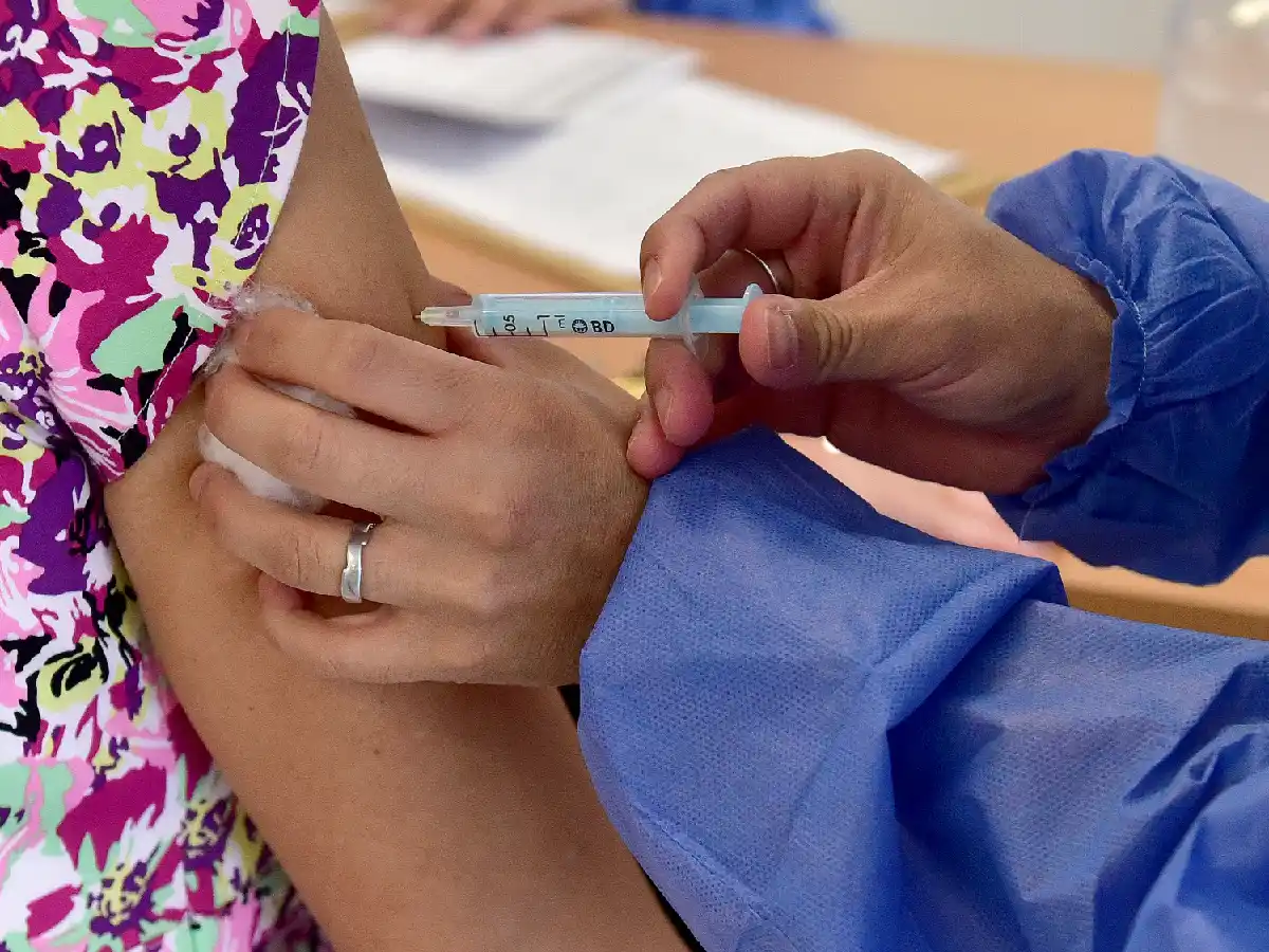 La segunda dosis de la vacuna Sputnik V ya se le colocó a 200 personas