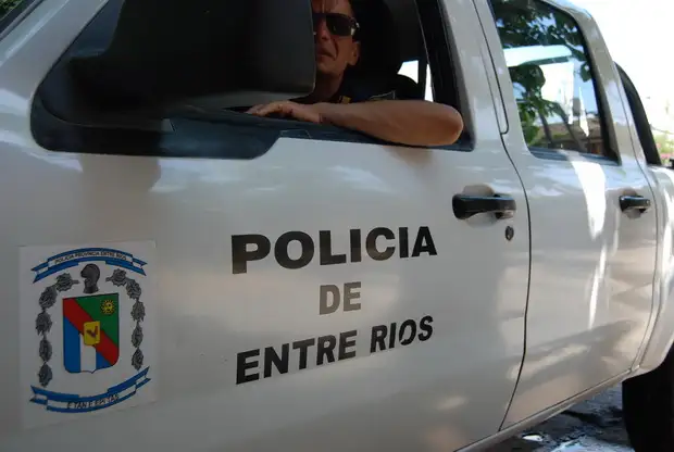 Un hombre se roció con nafta y amenazó a su mujer con un cuchillo