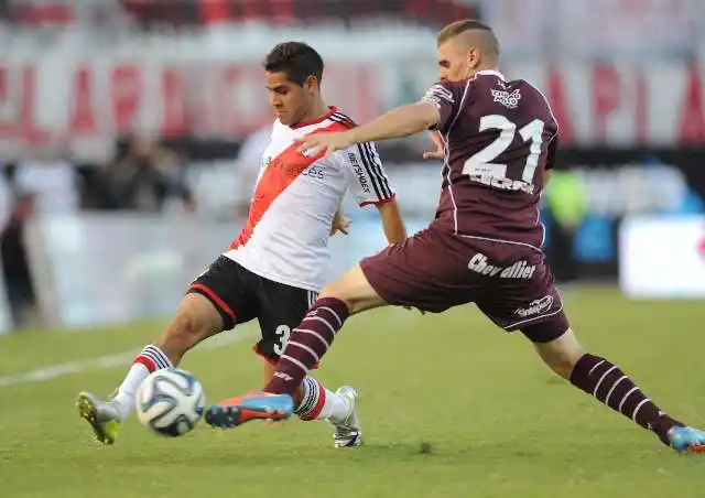 Lanús no pudo con River y cayó por 2 a 0