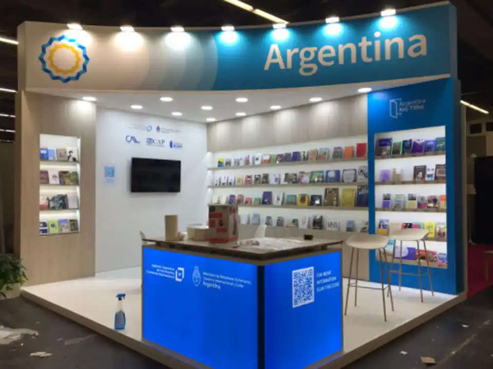 Editorial UNICEN presente en la Feria Internacional de Frankfurt