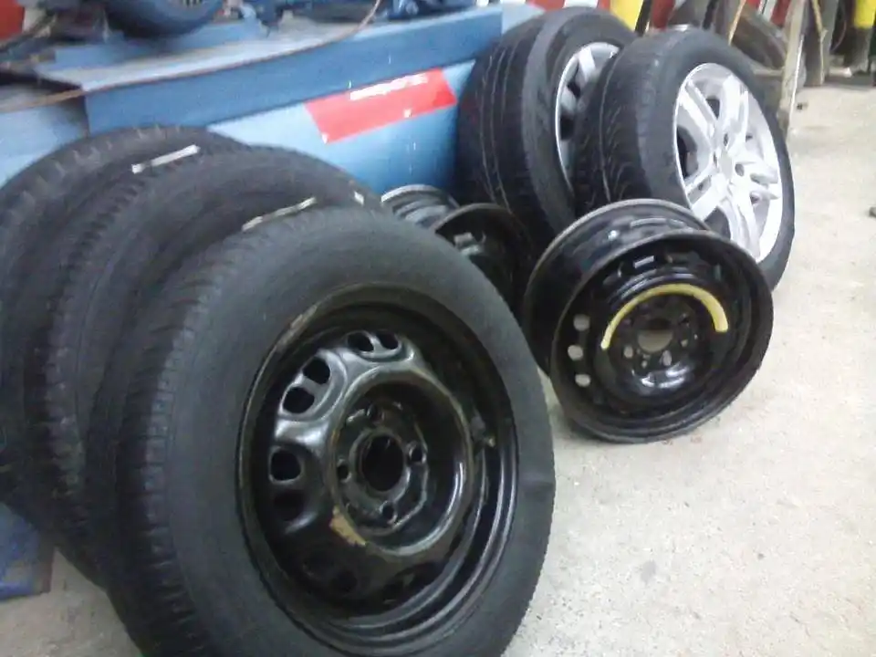 Recuperaron cubiertas robadas a una gomería por "conocidos del ambiente delictivo"