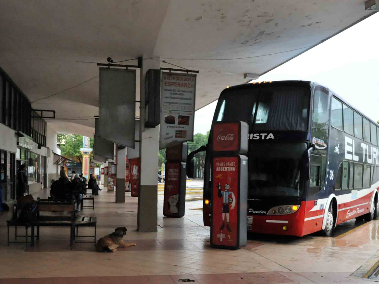 Choferes de colectivos interurbanos ratificaron el paro de este viernes