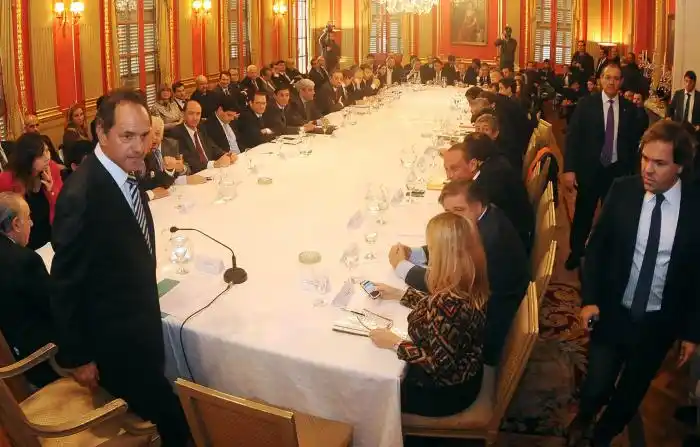 Scioli reunió a todo el gabinete para "defender la gestión"