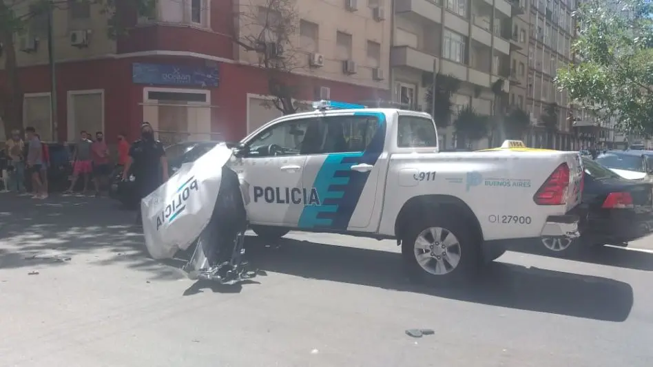 Choque entre un patrullero y un colectivo
