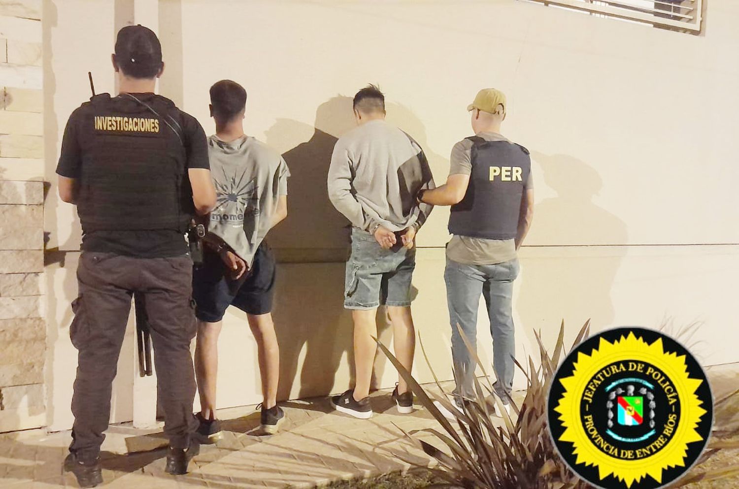 Dos detenidos y armas secuestradas en un operativo policial