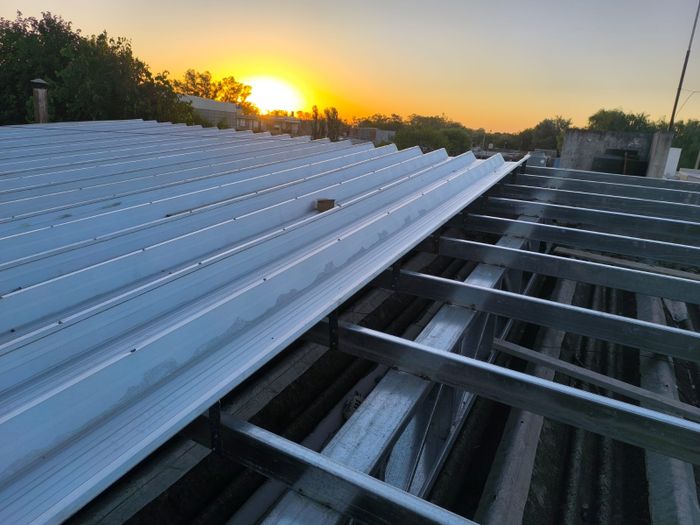 Reparación total del techo de la sede vecinal del barrio Martín Fierro