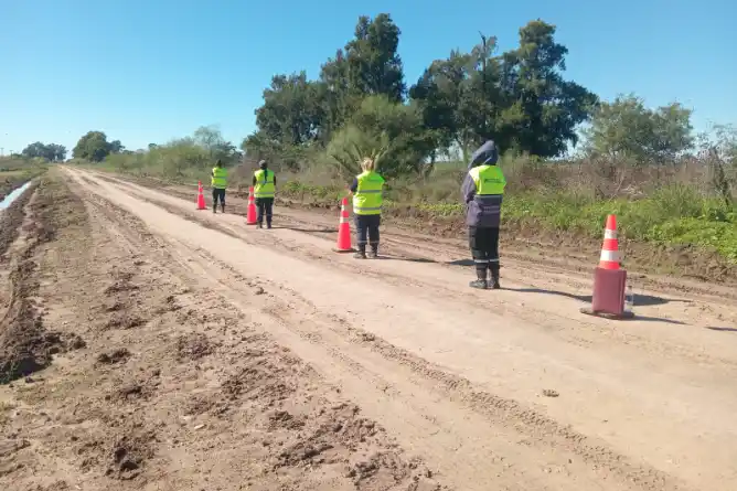 Operativos en caminos rurales: Infracciones para cuatro camiones que circulaban en días de lluvia