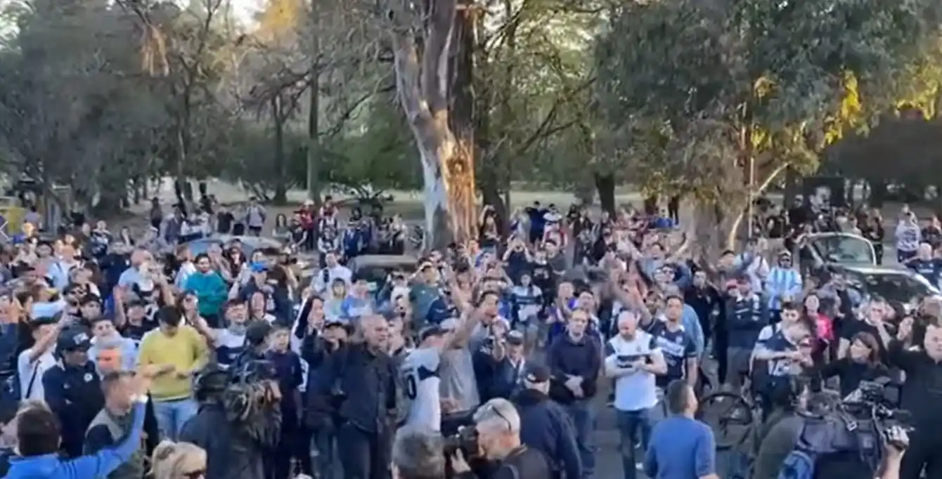 Despedida a “Lolo” Regueiro: "Si no hubiesen tirado gas tendría a mi viejo acá conmigo y lo tengo en un cajón"