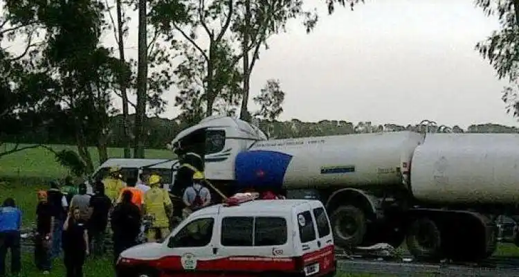 Una persona atrapada en un accidente de tránsito en la Ruta 9