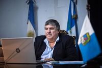 Proponen pagar la deuda externa con los fondos fugados del país